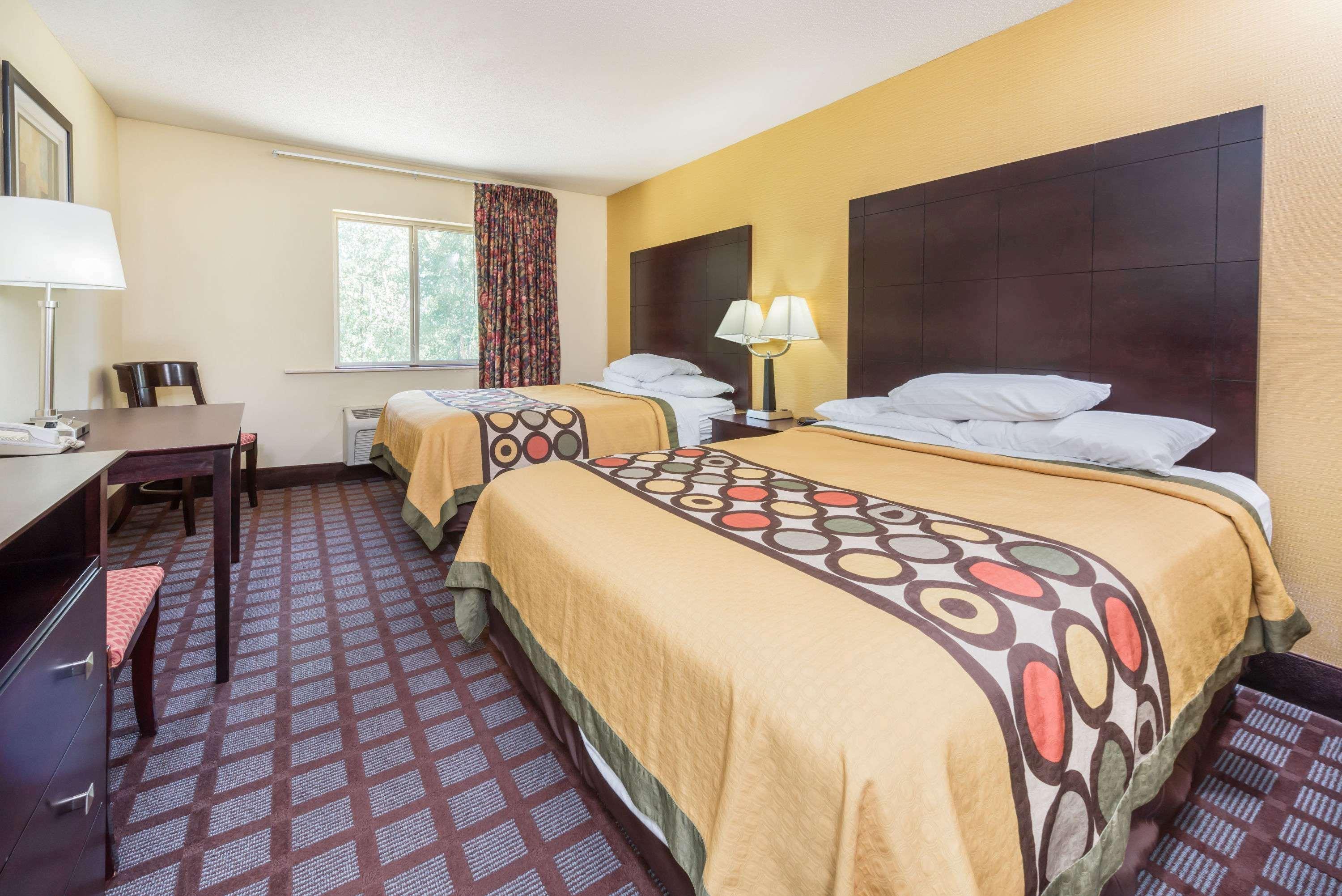 Super 8 By Wyndham Bloomington University Area Exterior photo