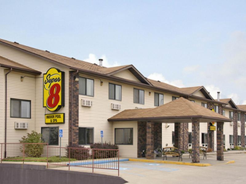 Super 8 By Wyndham Bloomington University Area Exterior photo