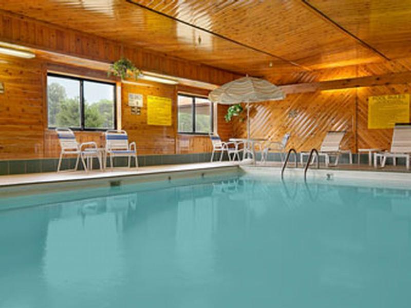 Super 8 By Wyndham Bloomington University Area Exterior photo