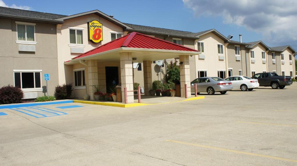 Super 8 By Wyndham Bloomington University Area Exterior photo